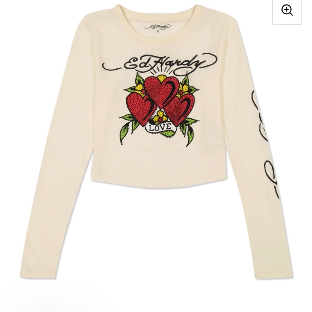 This tee embodies Ed Hardy's iconic fusion of tattoo